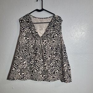 Croft & Barrow Women's Tank Top - Size 2X - Black and White Floral Pattern